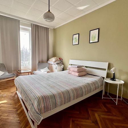 La Gare Apartment Varna Esterno foto